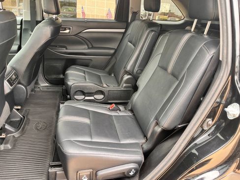 Used 2018 Toyota Highlander SE AWD/4WD image 17