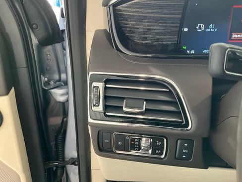 Used 2023 Lincoln Navigator L Black Label AWD/4WD image 9