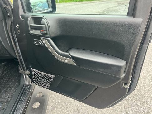 Used 2018 Jeep Wrangler Unlimited Sport S AWD/4WD image 44