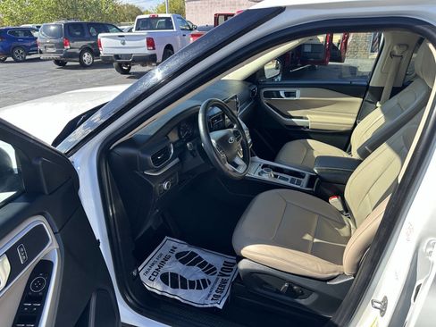 Used 2022 Ford Explorer XLT w/ Equipment Group 202A image 13