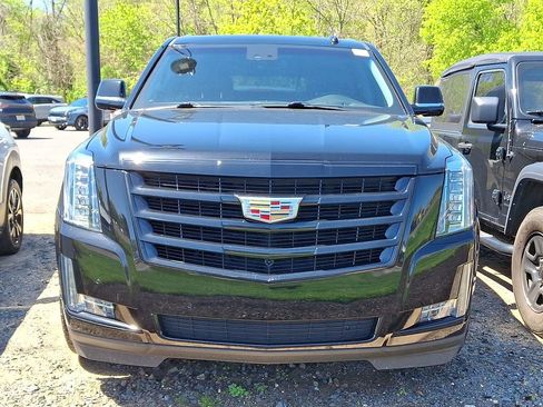 Used 2019 Cadillac Escalade ESV Luxury w/ Escalade Sport Edition AWD/4WD image 3