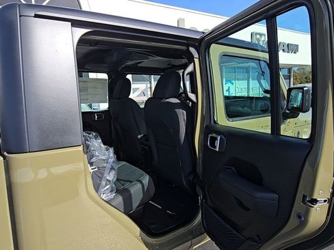 New 2026 Jeep Gladiator Sport AWD/4WD image 18