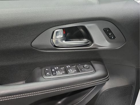 New 2026 Chrysler Pacifica Select w/ S Appearance Package image 9