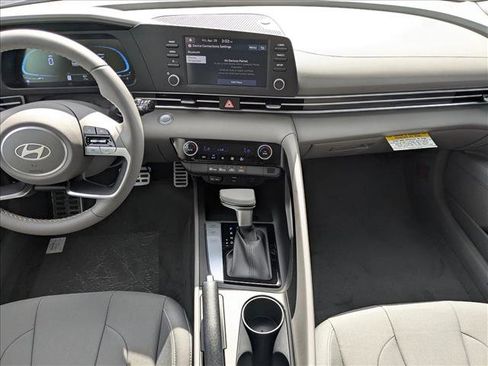 Used 2025 Hyundai Elantra Sport image 17