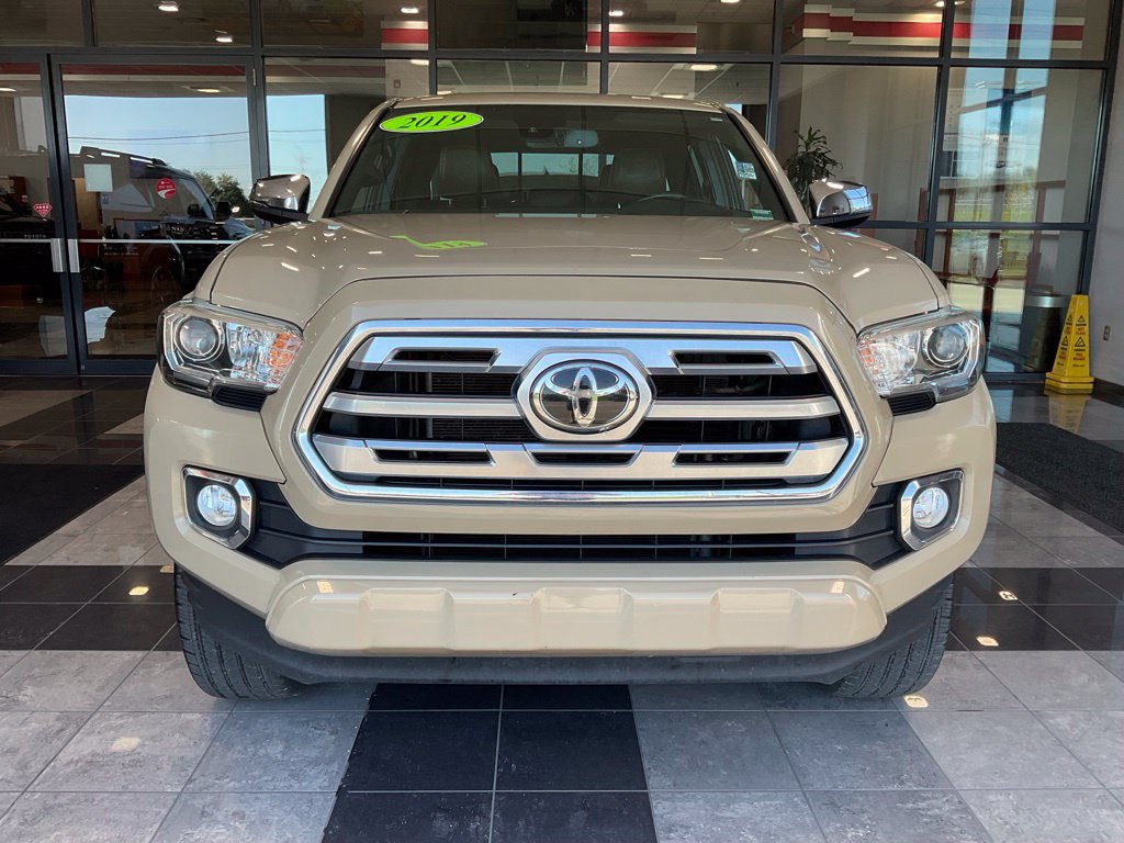 Used 2019 Toyota Tacoma Limited AWD/4WD image 2