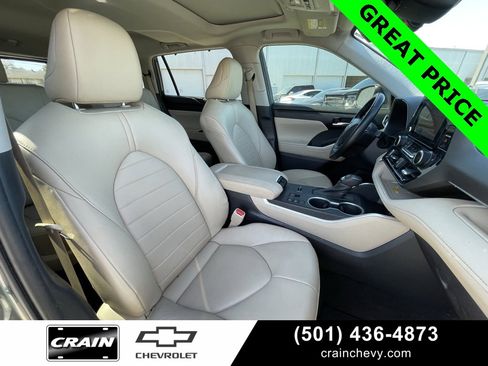 Used 2023 Toyota Highlander XLE image 33