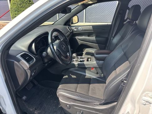 Used 2020 Jeep Grand Cherokee Altitude image 22