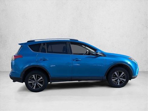 Used 2018 Toyota RAV4 XLE image 4
