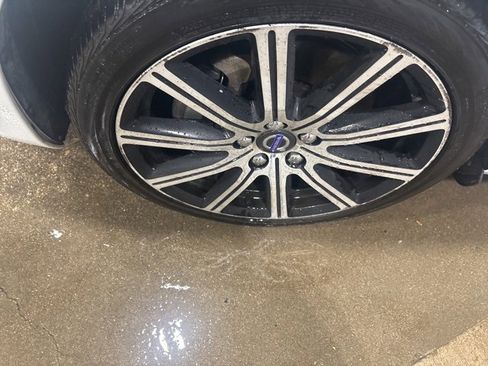 Used 2016 Volvo S60 T5 Inscription Platinum w/ Climate Package image 14