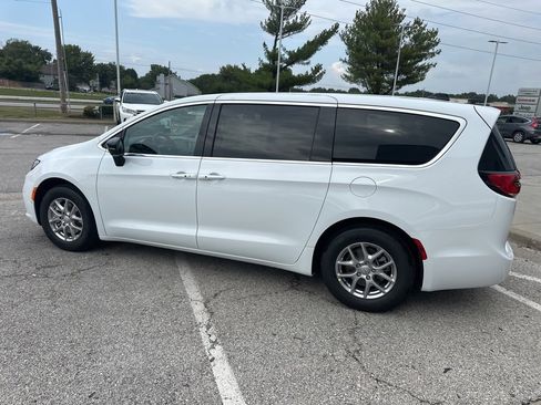 New 2026 Chrysler Pacifica Select image 22