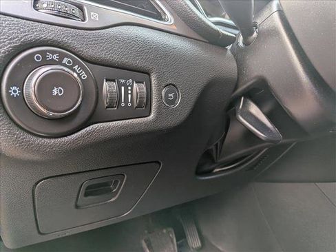 Used 2021 Jeep Cherokee Limited image 14