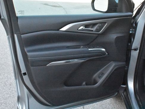 Used 2026 Chevrolet Traverse LT image 13