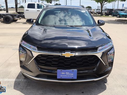 Used 2025 Chevrolet Trax LT w/ LT Convenience Package FWD image 9