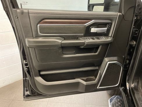 Certified 2025 RAM 2500 Laramie AWD/4WD image 22