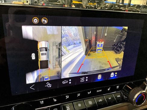 Used 2025 Chevrolet Colorado ZR2 w/ Midnight Edition image 19