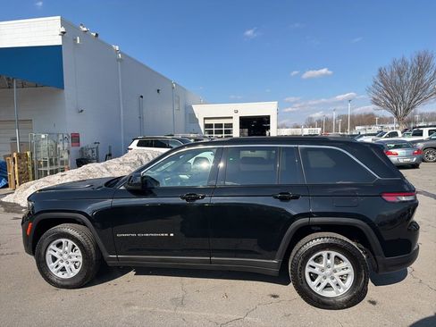 Used 2025 Jeep Grand Cherokee Laredo image 8