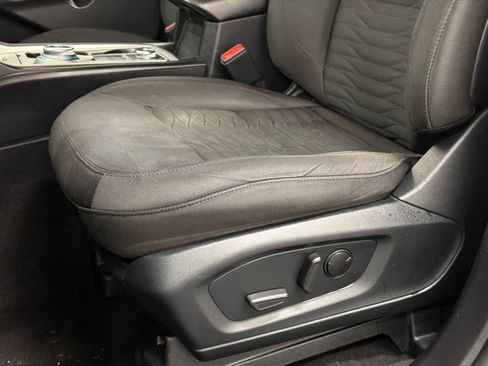 Used 2020 Ford Explorer XLT w/ Comfort Package image 15