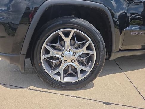 Used 2020 Jeep Grand Cherokee Limited AWD/4WD image 26