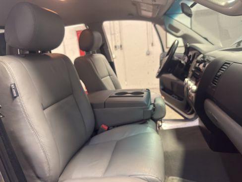 Used 2010 Toyota Tundra 4x4 Double Cab image 22