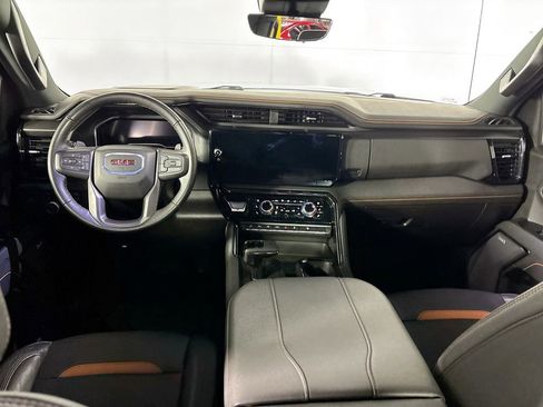 Used 2024 GMC Sierra 1500 AT4 w/ Technology Package AWD/4WD image 12