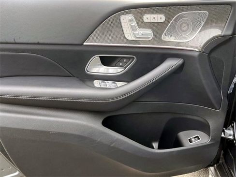 Used 2022 Mercedes-Benz GLS 450 4MATIC image 11