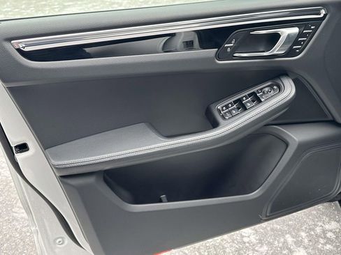 Certified 2026 Porsche Macan image 18