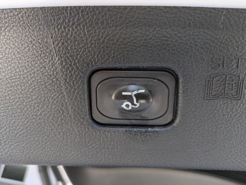 Used 2020 Ford Edge SEL w/ Convenience Package FWD image 13