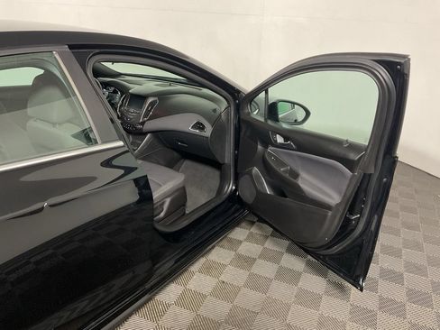 Used 2017 Chevrolet Cruze LT w/ Convenience Package FWD image 30