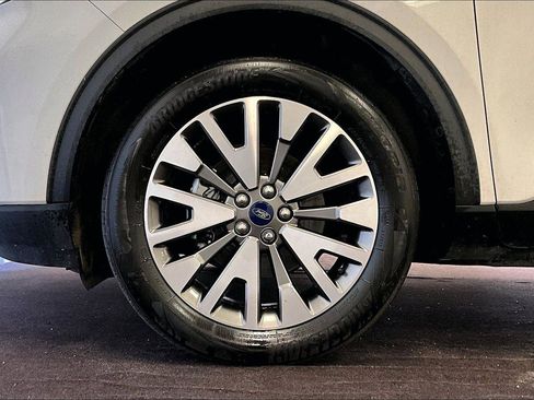 Used 2022 Ford Escape Titanium w/ Class II Trailer Tow Package image 8