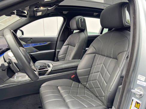 Used 2023 BMW 760i xDrive AWD/4WD image 45