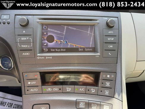 Used 2013 Toyota Prius Three w/ Solar Roof Pkg FWD image 26