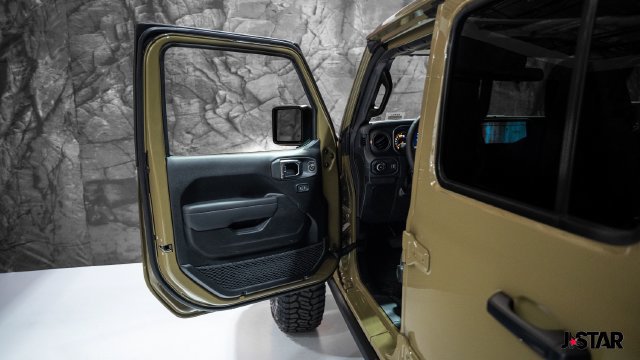 New 2025 Jeep Wrangler Unlimited Rubicon w/ Safety Group AWD/4WD image 4