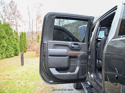 Used 2023 Chevrolet Silverado 3500 High Country image 31