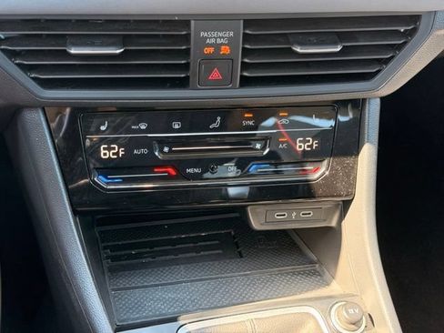 Used 2025 Volkswagen Jetta SE FWD image 32