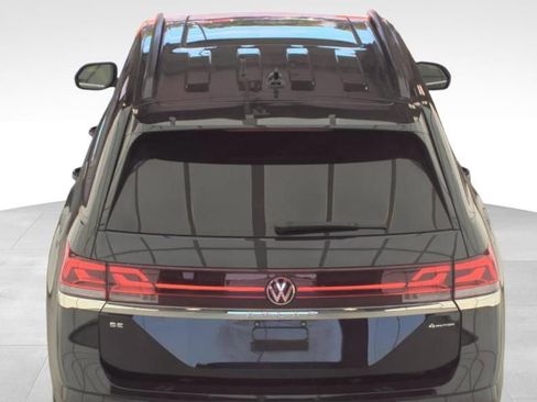 Used 2024 Volkswagen Atlas SE w/ Panoramic Sunroof Package AWD/4WD image 5