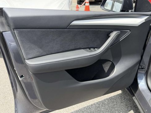 Used 2023 Tesla Model Y Long Range AWD/4WD image 18
