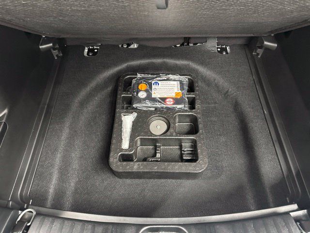 Used 2024 Jeep Compass Limited AWD/4WD image 12