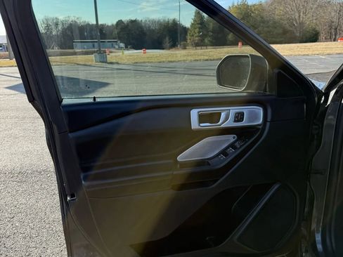 Used 2020 Ford Explorer Platinum w/ Premium Technology Package image 26