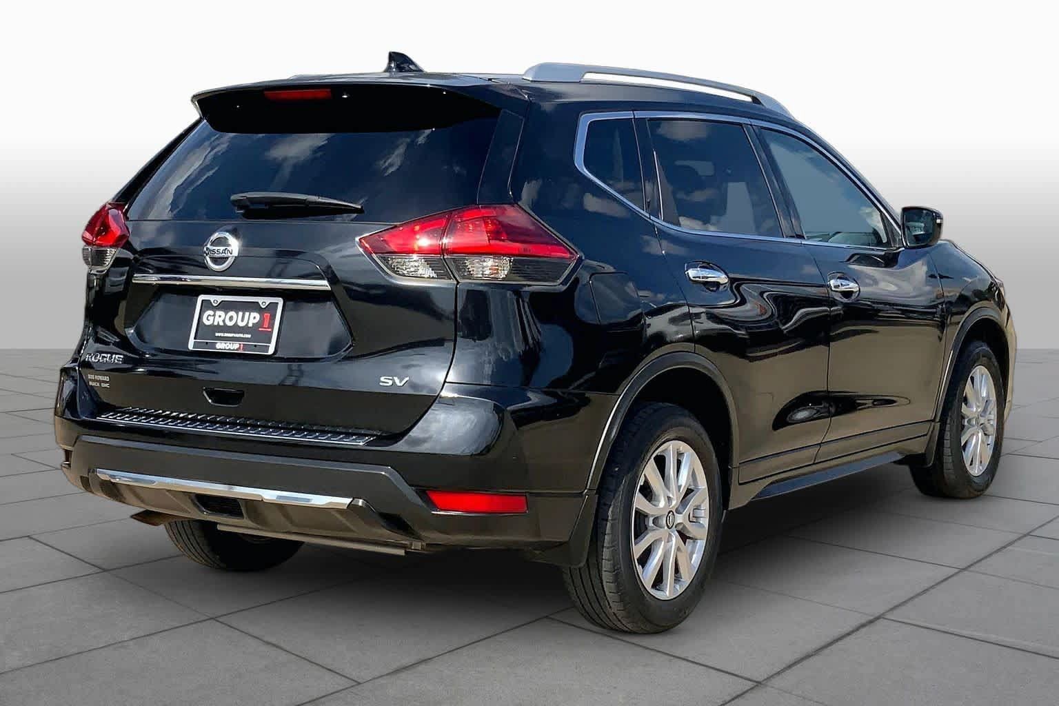 Used 2017 Nissan Rogue SV FWD image 12