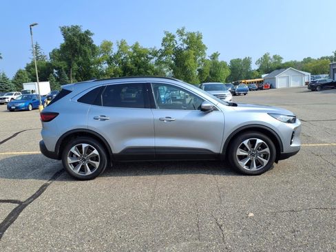 Used 2023 Ford Escape Platinum image 2