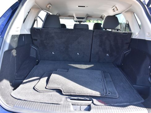 Used 2025 Nissan Rogue SV image 31