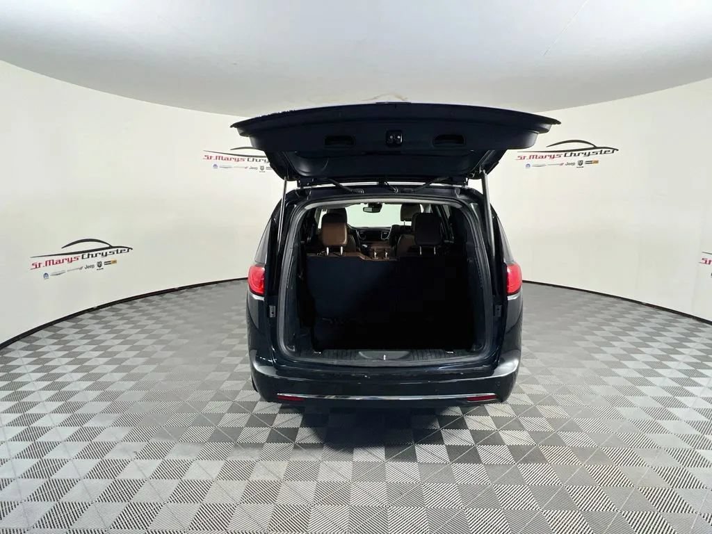 Used 2019 Chrysler Pacifica Limited w/ Tire & Wheel Group FWD image 29