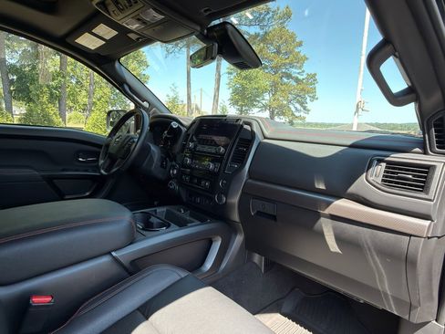 Used 2024 Nissan Titan PRO-4X w/ Pro-4x Convenience Package image 15