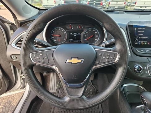 Used 2021 Chevrolet Malibu LT image 22