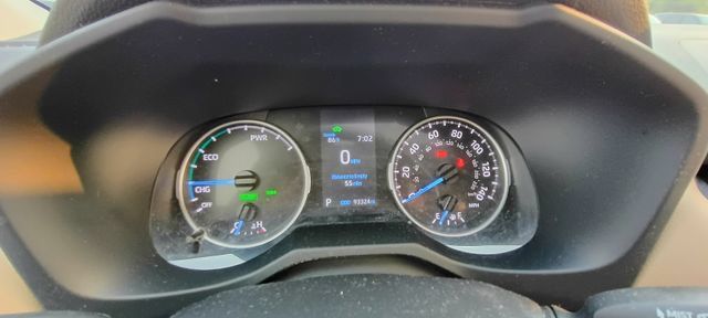 Used 2022 Toyota RAV4 XLE Premium AWD/4WD image 2