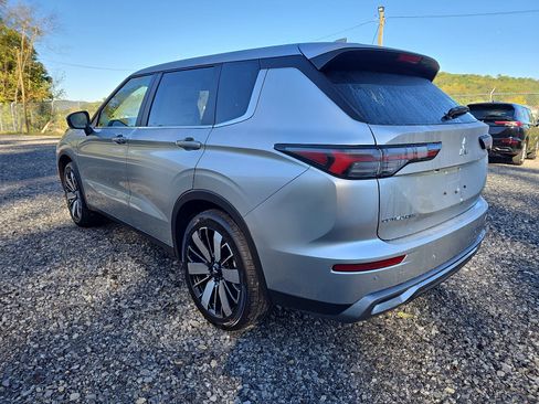New 2025 Mitsubishi Outlander SE image 6