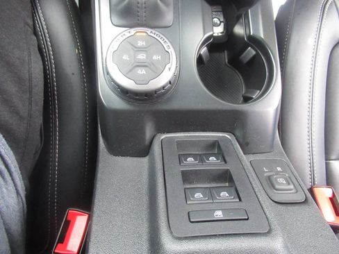Used 2025 Ford Bronco Badlands AWD/4WD image 24