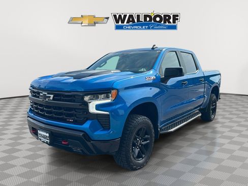 Used 2024 Chevrolet Silverado 1500 LT Trail Boss w/ Convenience Package II AWD/4WD image 3