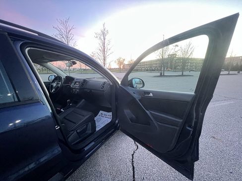Used 2016 Volkswagen Tiguan S image 9
