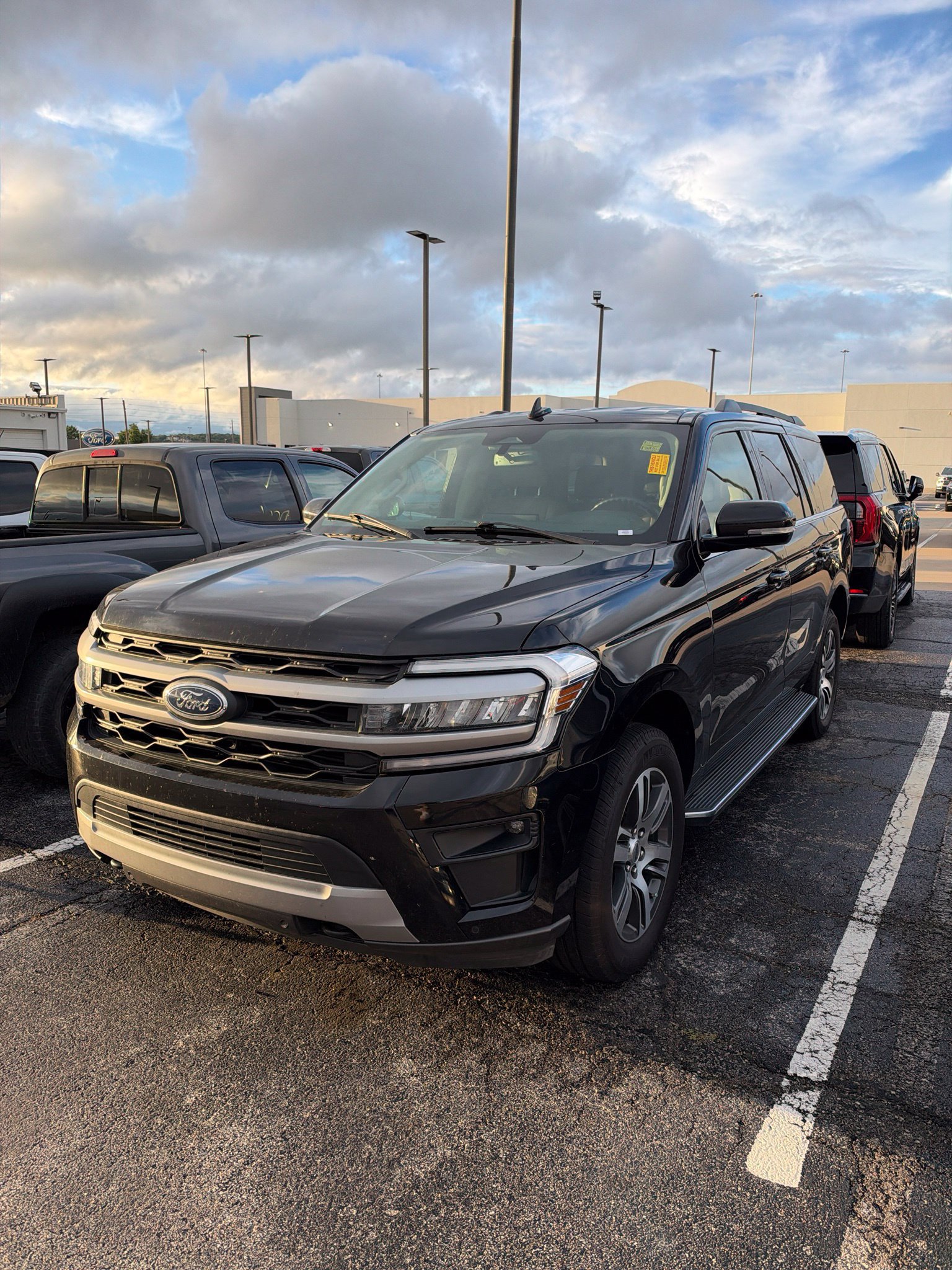 Certified 2022 Ford Expedition XLT AWD/4WD image 1